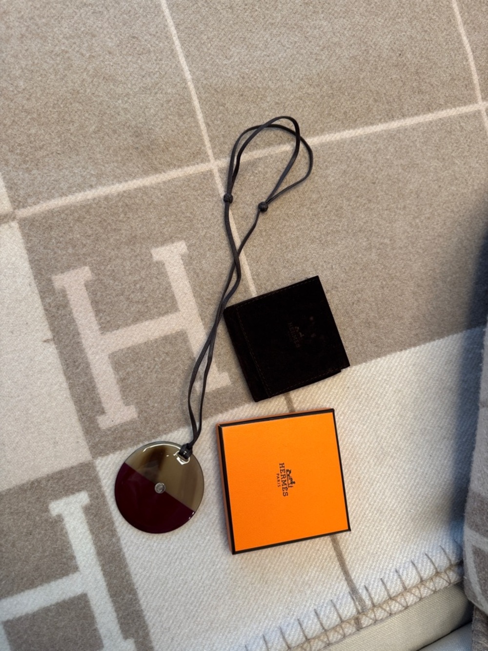 Hermes Two-Tone Round Pendant Necklace in Burgundy & light brown - Picture 5 of 6
